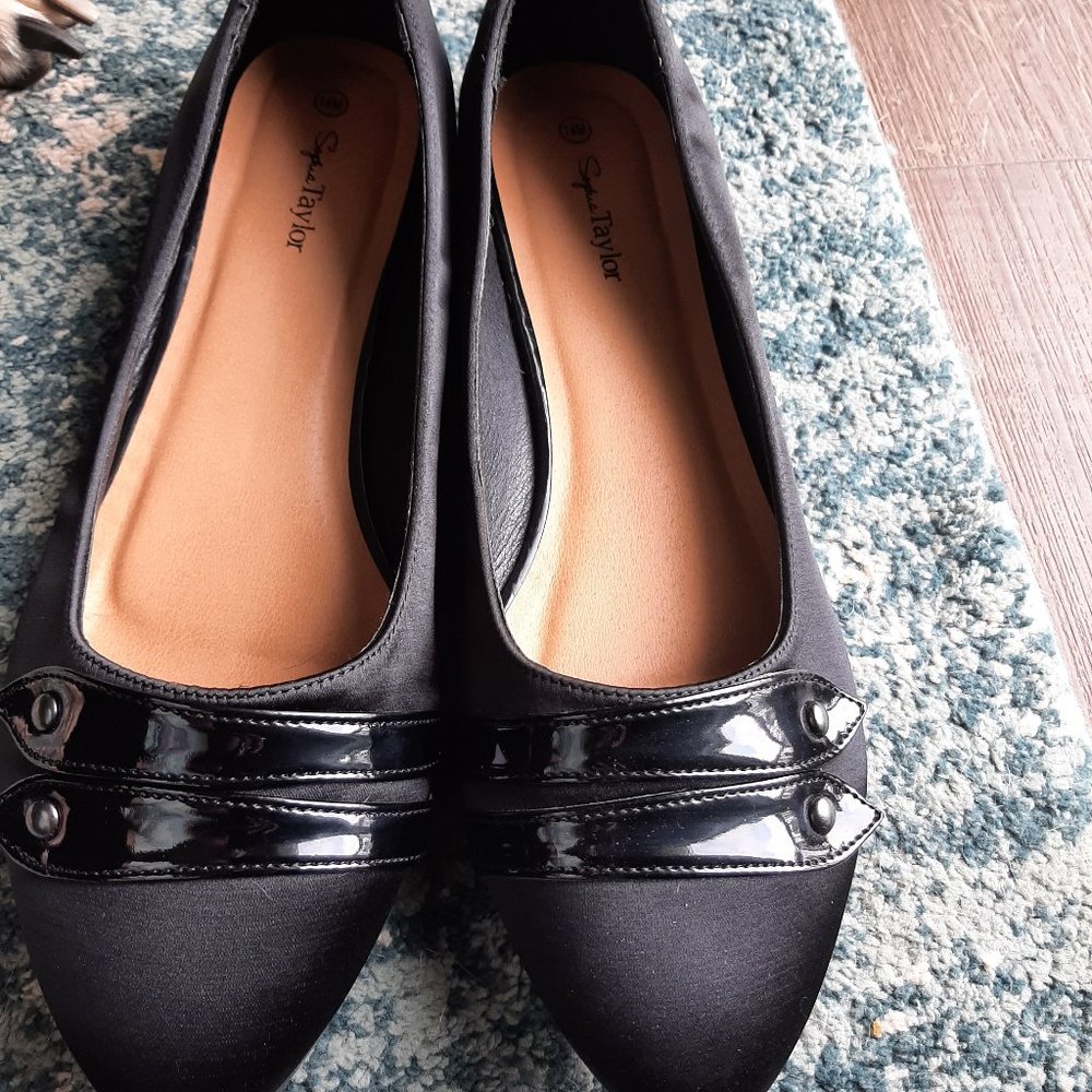 Size 14. Never worn flats